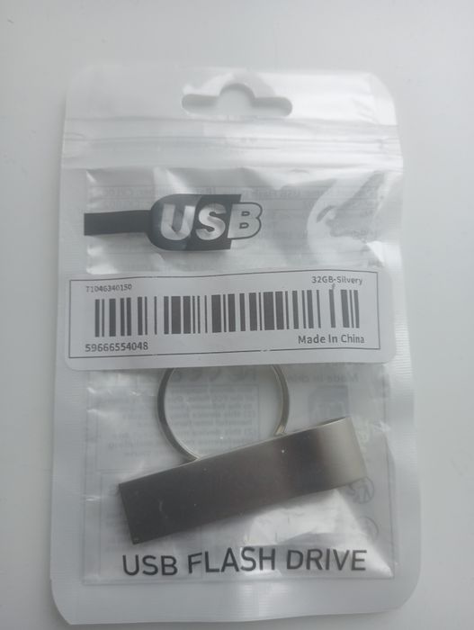 Продам флеш-накопитель 32 Gb.