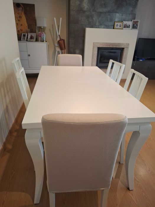 Mesa Jantar Branca + 4 Cadeiras+ 2 Plantas