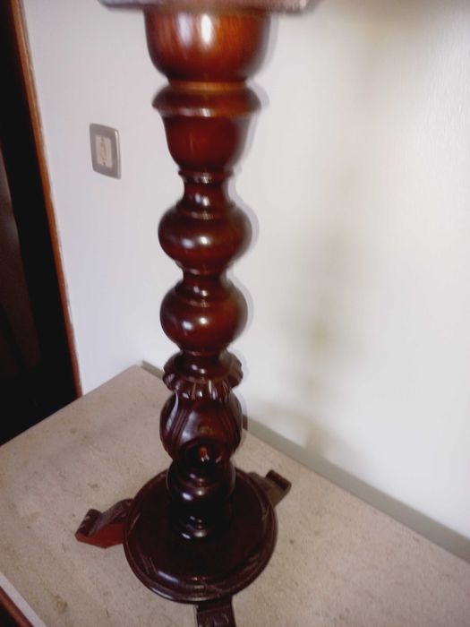 Mesinha em Madeira para apoio de Vasos, etc