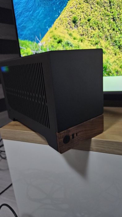 Komputer gamingowy ryzen 7 7700, rx 9060xt 16gb, 32gb ddr5,  fractal