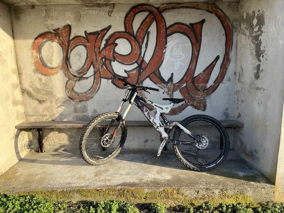 Bicicleta downhill specialized big hit 1
