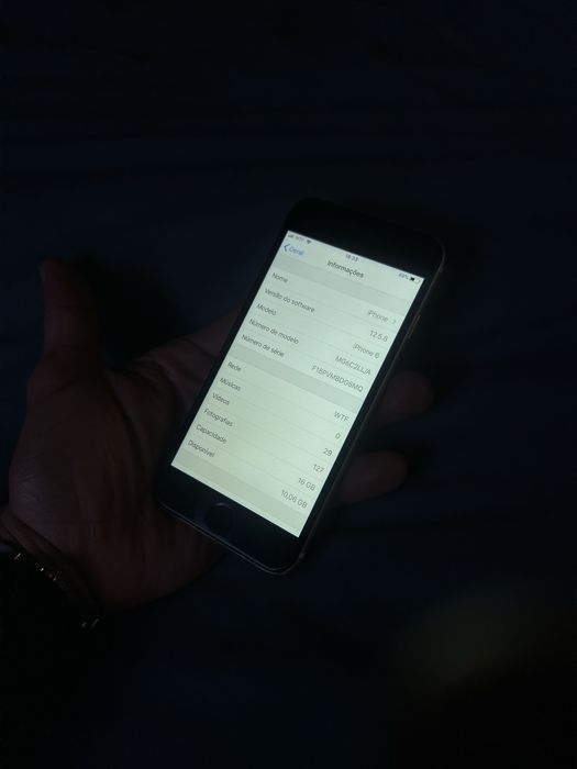 IPhone 6 dourado e preto