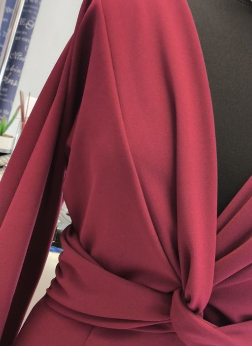 Nowa Sukienka w kolorze bordo, elegancka szeroki rękaw rozmiar S