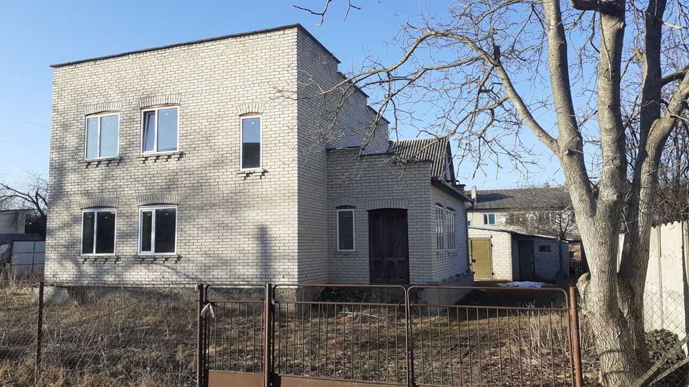 Продаж незавершеного будинку та житлова времянка

Продається незаве