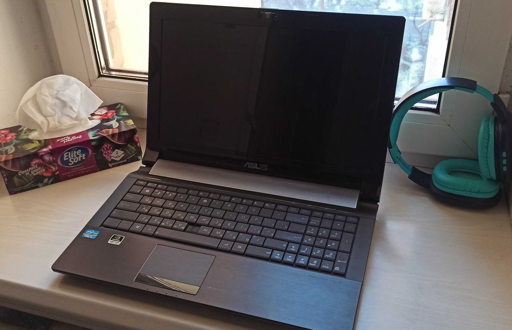 Ноутбук на запчастини ASUS