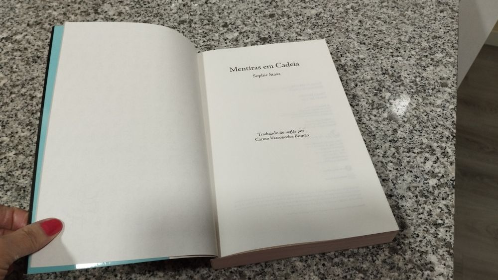 Mentiras em cadeia - Sophie Stava - Portes grátis