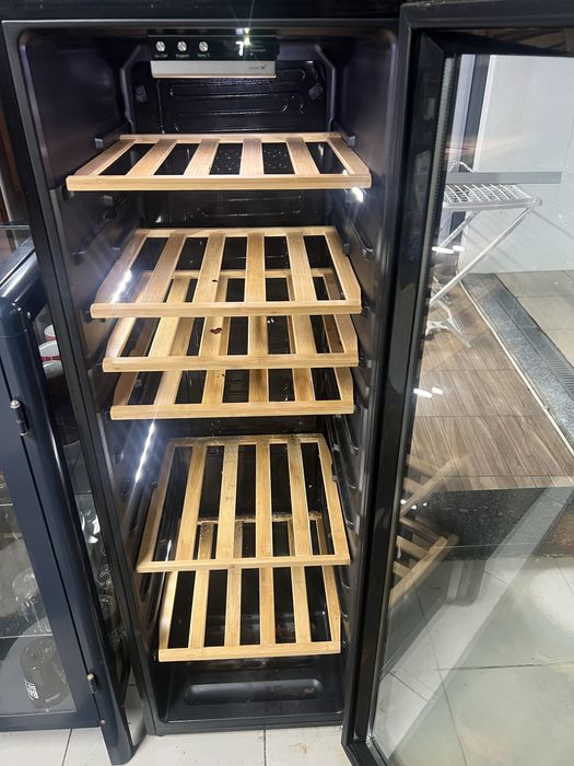 Arca de vinhos Candy como nova