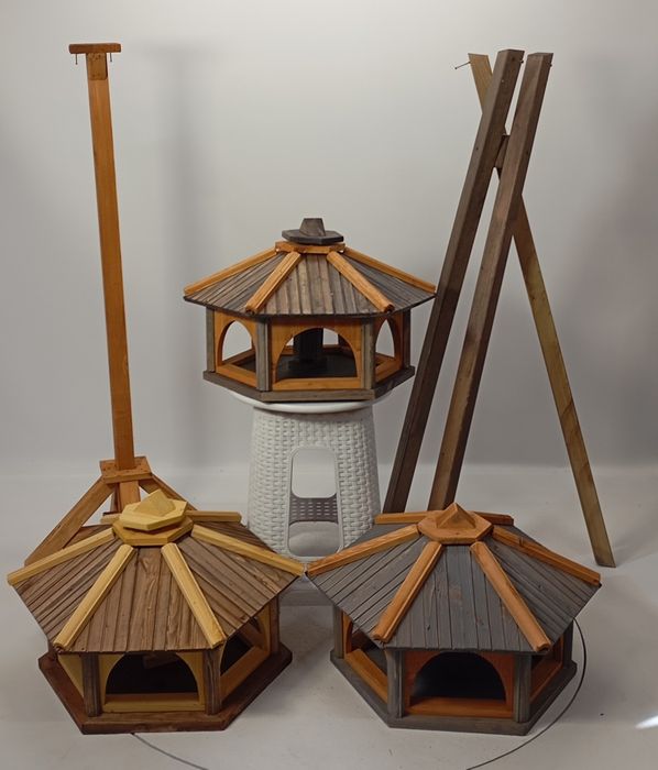 Karmnik dla ptaków - różne rodzaje i kolorystyka