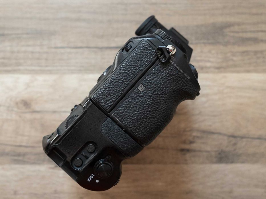 Câmera Sony A9 I + Grip Neewer
