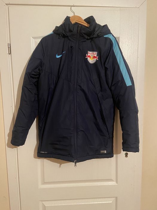 Курточка Найк ред бул