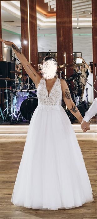 Suknia ślubna „The One” + dwa welony