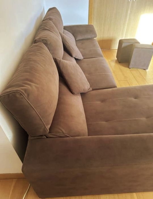 Sofá chaise lounge com arrumação e 2 bancos