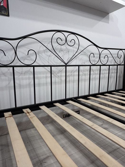 Rama łóżka czarna metalowa