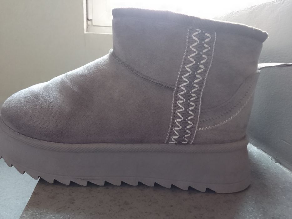 Продам Угги 39р майже нові