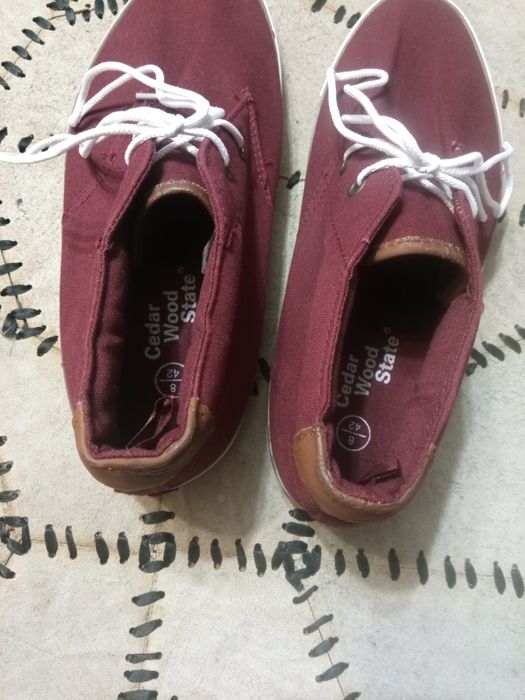 Качественные кроссовки кеды42р