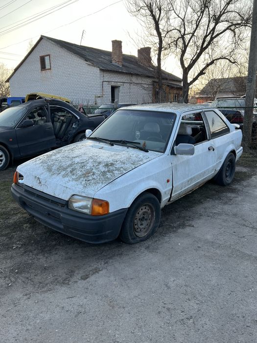 Форд Ескорт 1.6і  CL Купе
