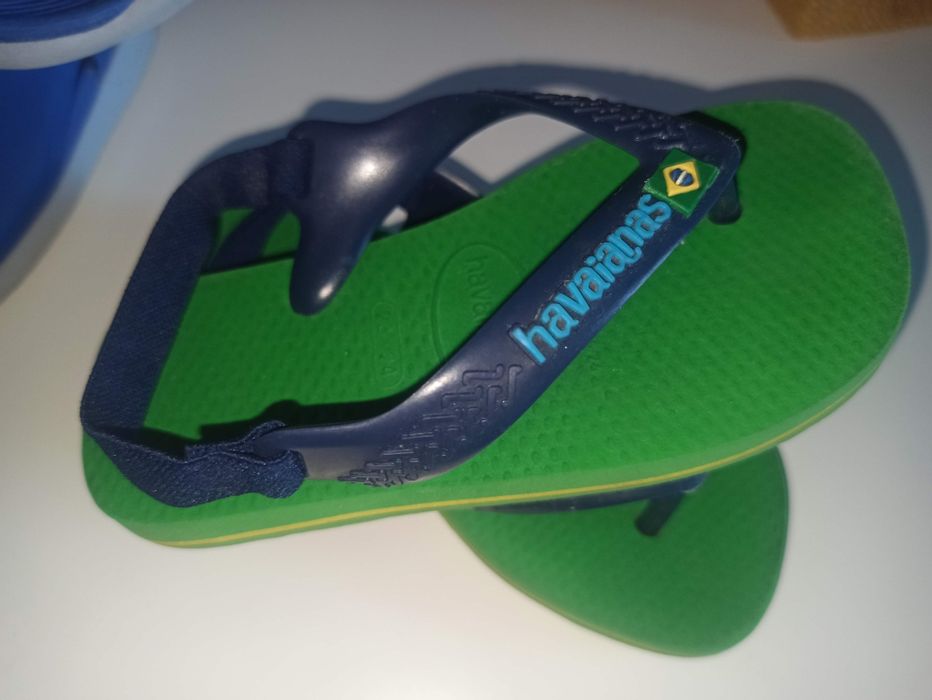 2 pares de calcado n23,5 e 23/24(Nike, havaianas)