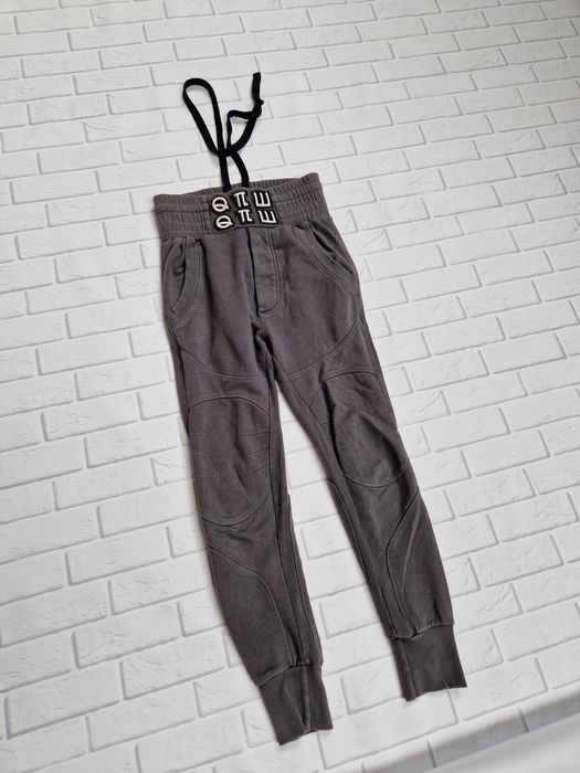 Robert Kupisz spodnie dresy logo