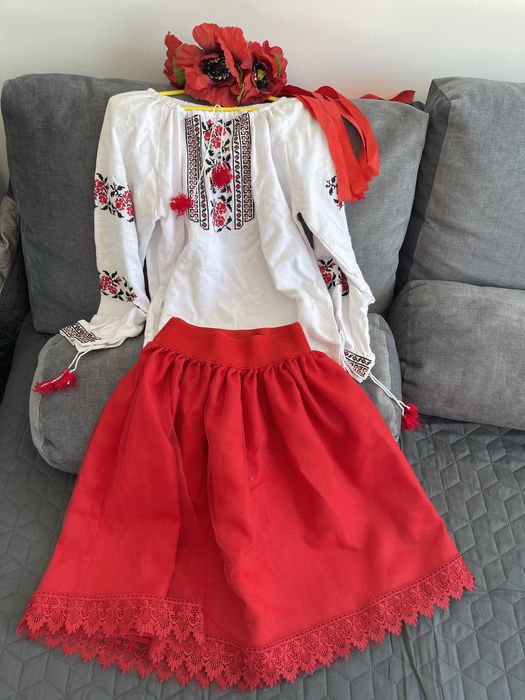 Вишиванка і спідничка і віночок