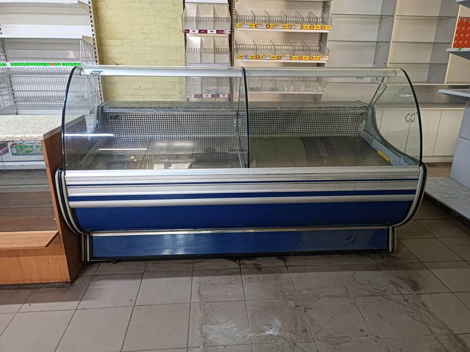 Продам холодильну вітрину Cold 2м шириною