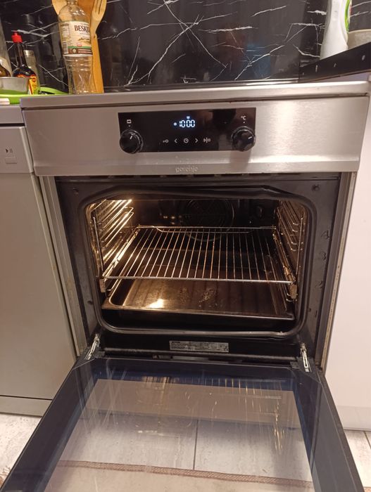 Kuchenka indukcyjna z piekarnikiem