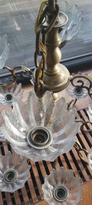 Żyrandol mosiężny ,przeźroczyste szklo