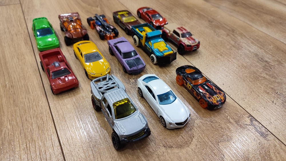 Autka resoraki Hot Wheels 15 szt