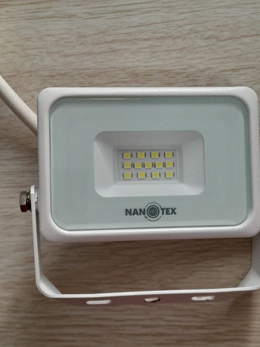 Новий прожектор світильник, ширина 6,5см. Довжина 9,5см.