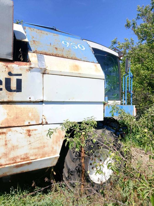 Продам комбайн Енисей 950 в хорошем и рабочем состоянии, без жатки.