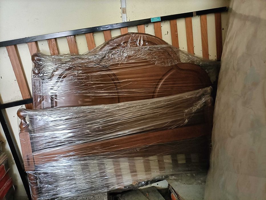 Conjunto cama de casal e dois camiseiros