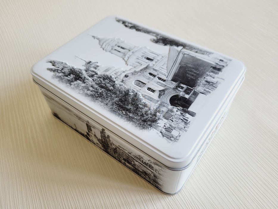 Подарункова металева коробка