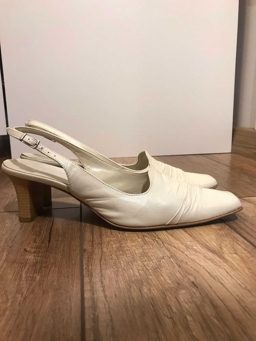 Buty białe skórzane 40 na obcasie