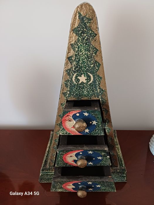 Caixa de Madeira devorativa com 3 gavetas