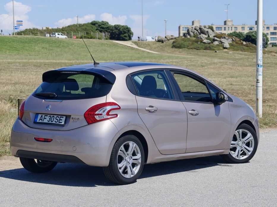 Peugeot 208 1.4 e-HDi — photo 3
