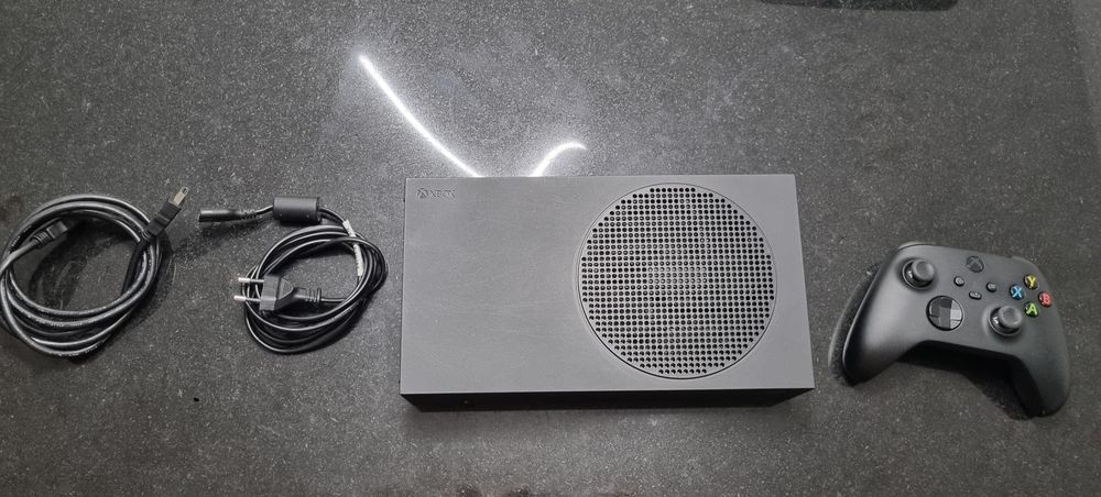 Xbox series s com comando de videojogos