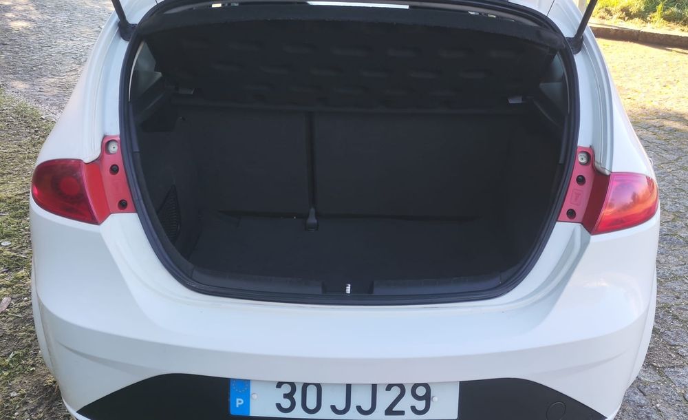 SEAT Leon — fotografia 11
