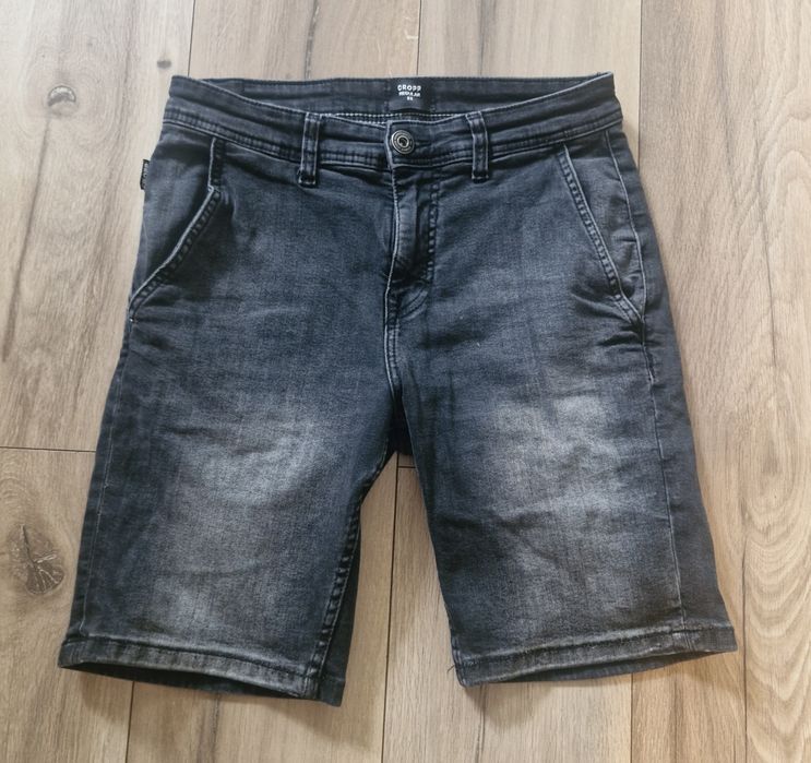 Krótkie jeansowe spodenki Cropp Regular 28