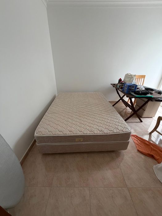 Cama de casal com colchao