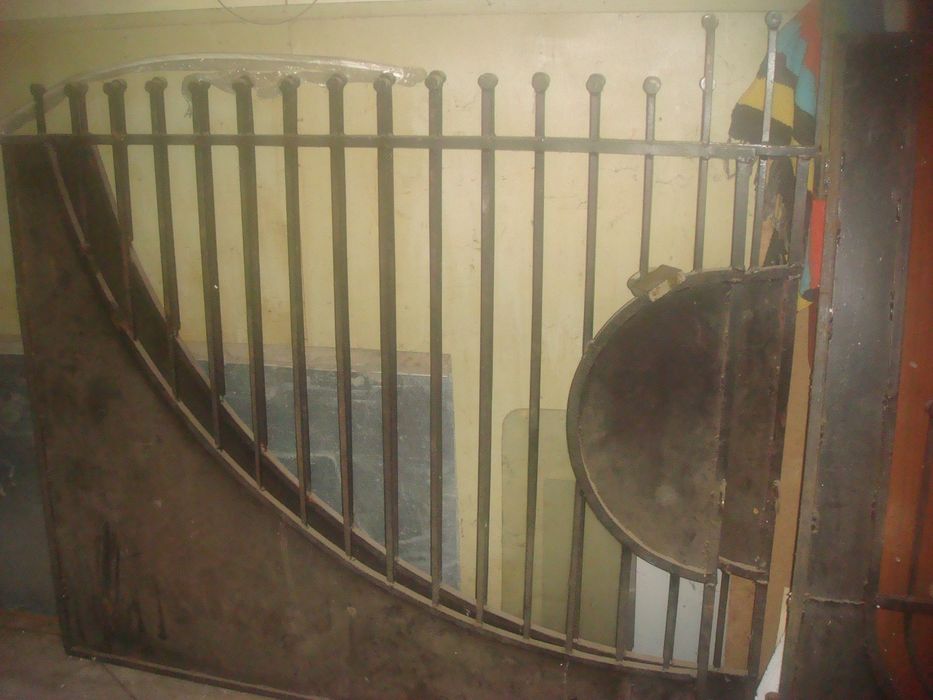 Продаю забор металлический с калиткой.