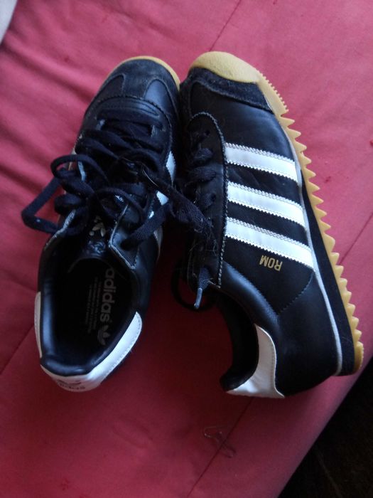 Rockport. Adidas. Calçado desportivo e outros irrepreensíveis!