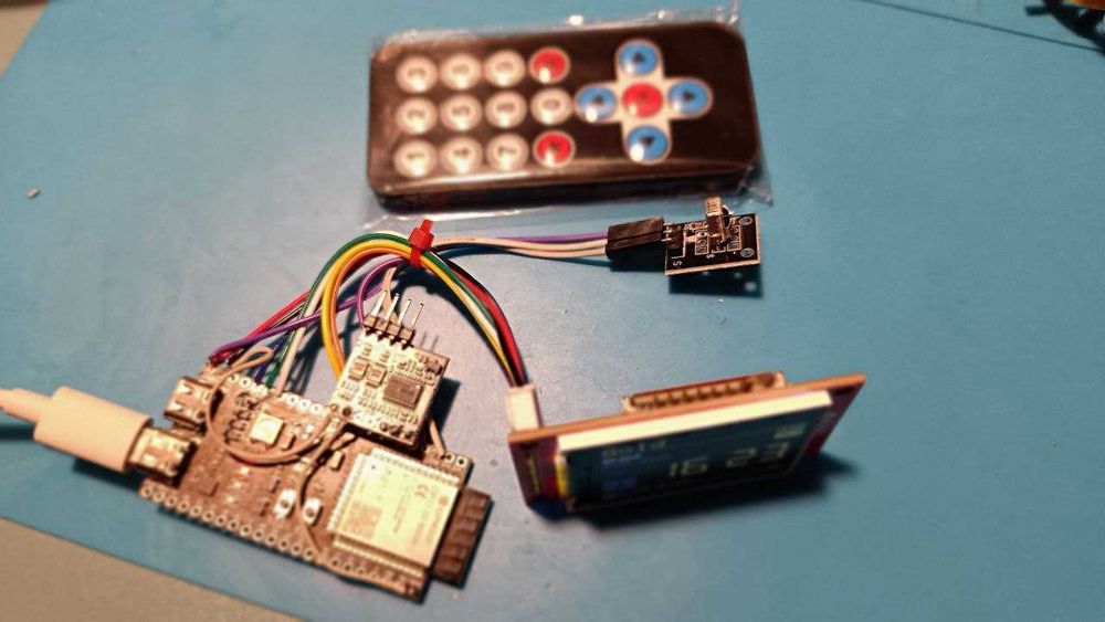 Интернет радио. Модуль встраивать. Дисплей 1.8.Аукс или усилитель. ДУ.