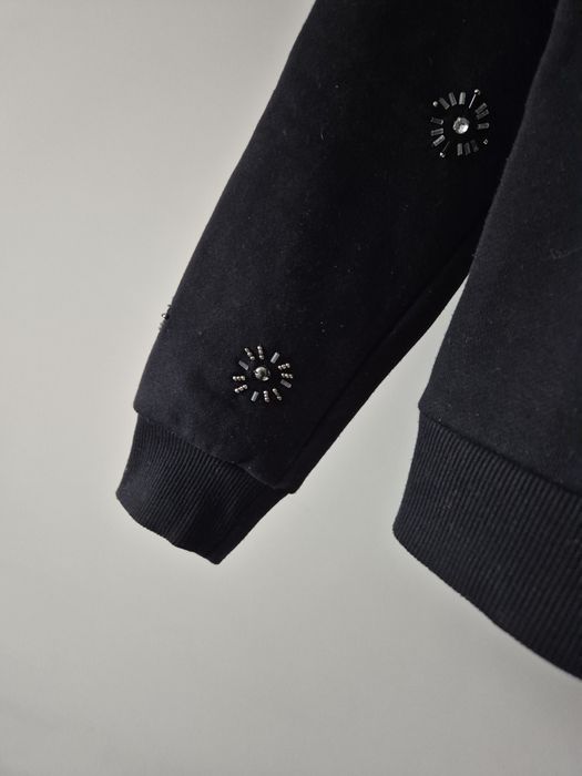 Czarna bluza damska okrągły dekolt ozdobiona cekinami Reserved XS