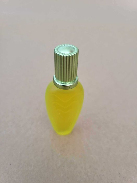 Perfume Miniatura | Lily Chic, Escada