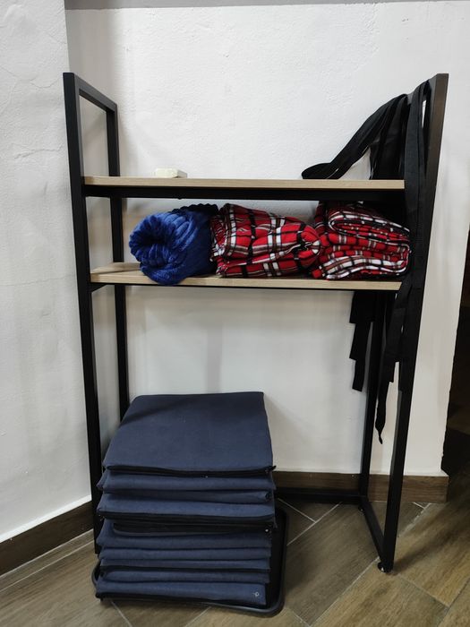 Продам меблі зі спортивної студії