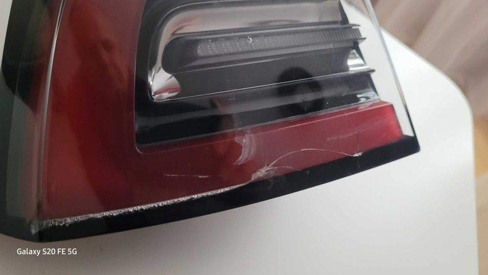 задние фонари в крыло и ляду на Tesla model Y 2024г