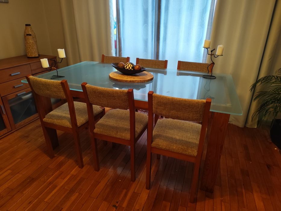 Mesa de vidro 6 cadeiras ratan