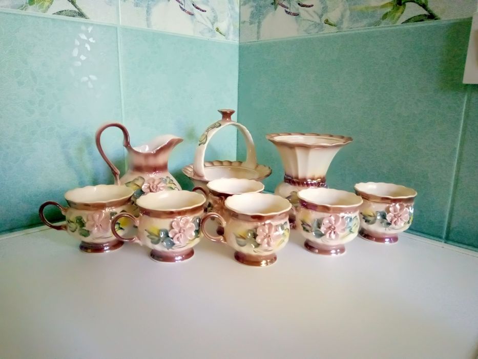 Кофейный сервиз, чашки, ваза, молочник