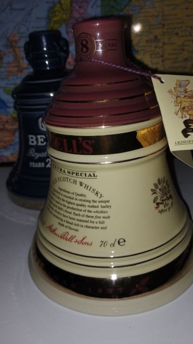 Декантер шотландського віскі Bells ,Christmas 1997,без кришки,
Old