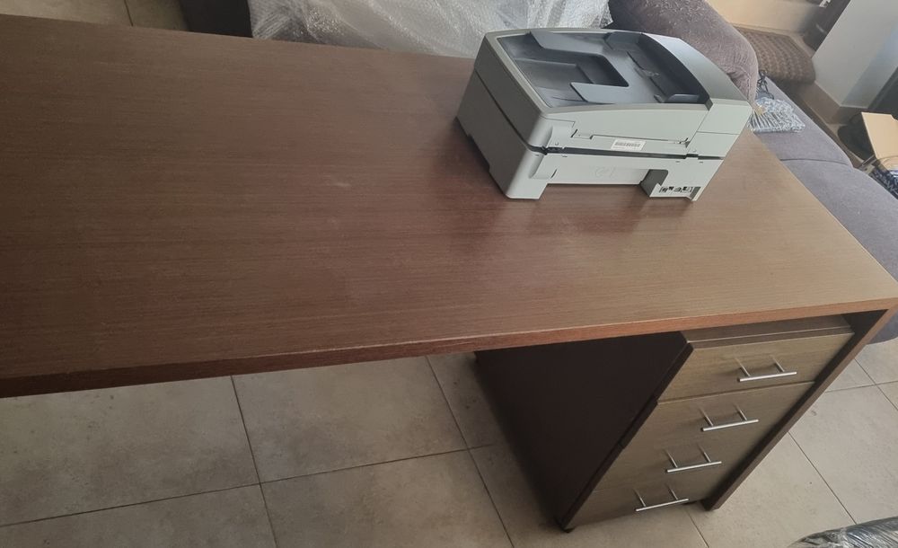 Secretárias profissionais em madeira maciça (mogno)