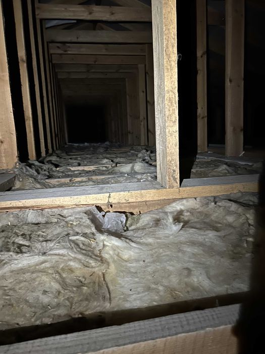 Продається  затишна та світла квартира.